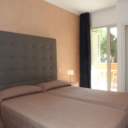 Hotel Garnì Losanna Bibione Exteriör bild