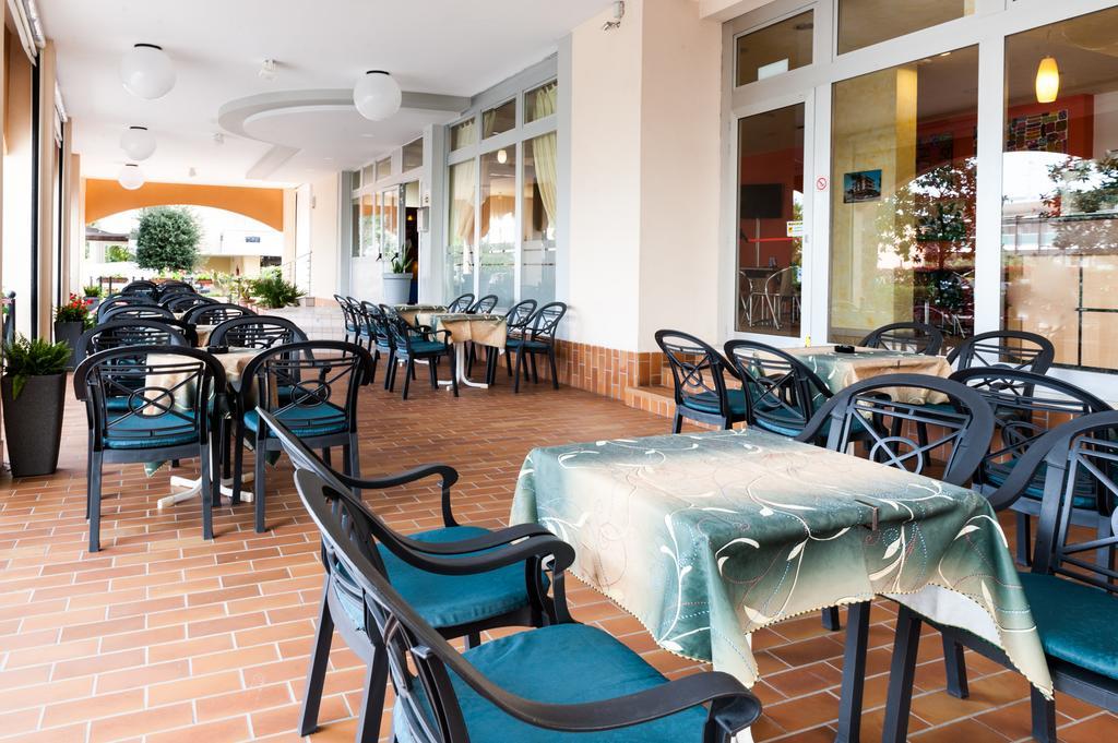 Hotel Garnì Losanna Bibione Exteriör bild