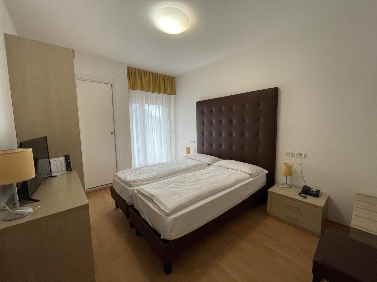 Hotel Garnì Losanna Bibione Exteriör bild