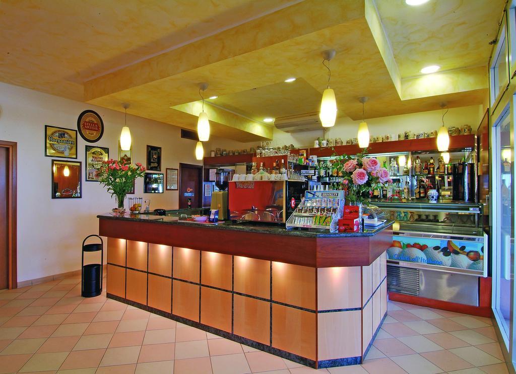 Hotel Garnì Losanna Bibione Exteriör bild