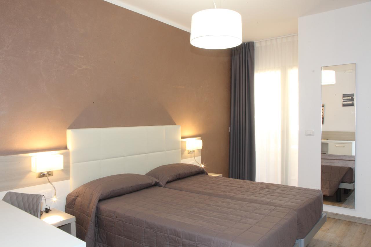 Hotel Garnì Losanna Bibione Exteriör bild